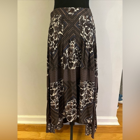 Free People Printed Paradise Skirt, size 10, lightweight and stylish for fall. - Picture 2 of 11